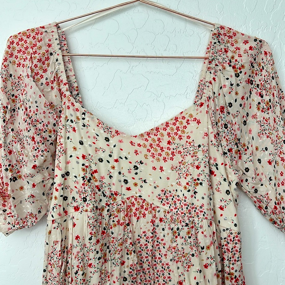 Floral knee length dress. Perfect for spring! New with tags. - Picture 2 of 4